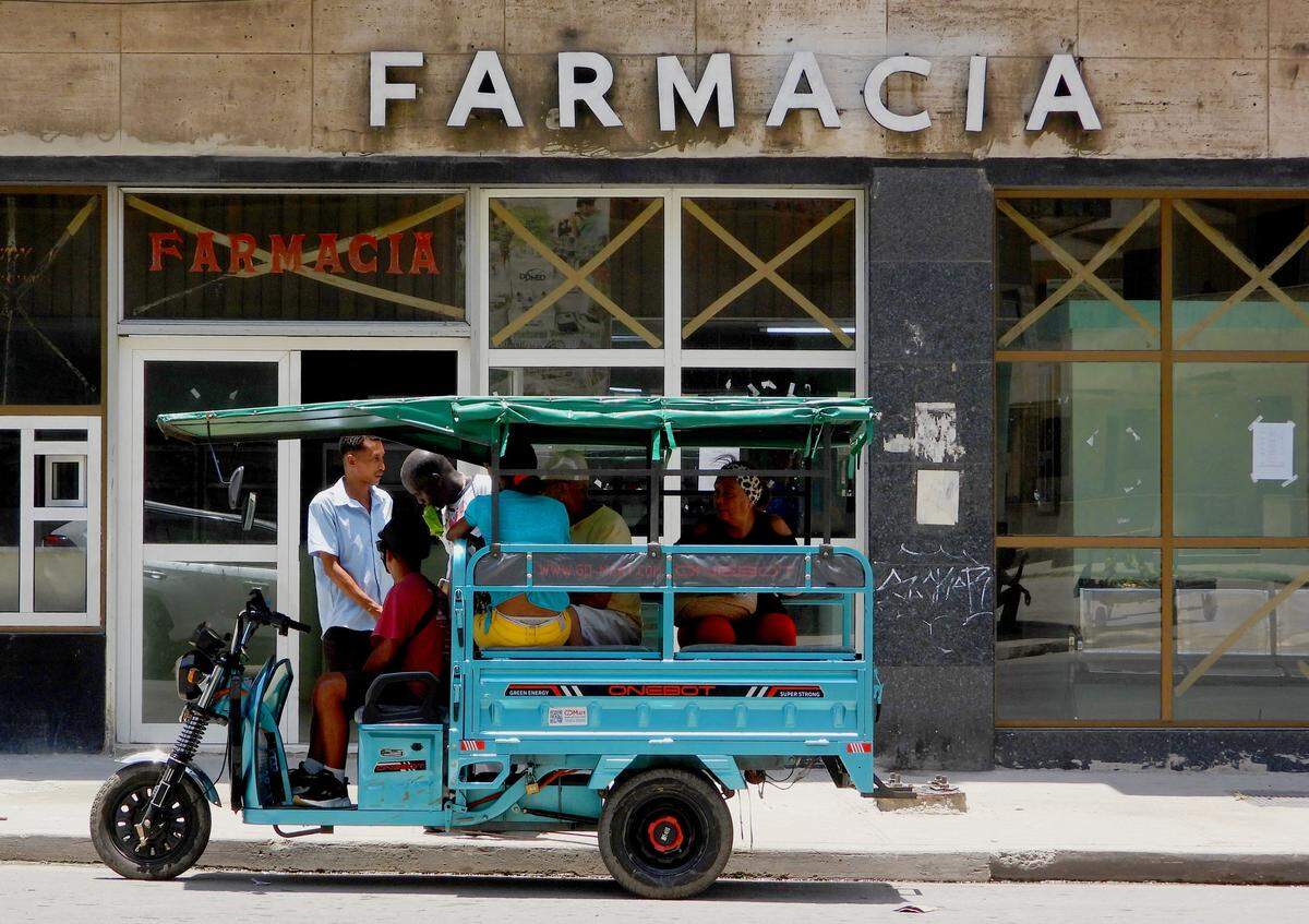 Los cubanos ya lidiaban con la falta total de medicamentos y hospitales en estado deplorable, cuando las medidas de presión de Estados Unidos vinieron a agravar los apagones, que ponen a la isla al borde del colapso sanitario.