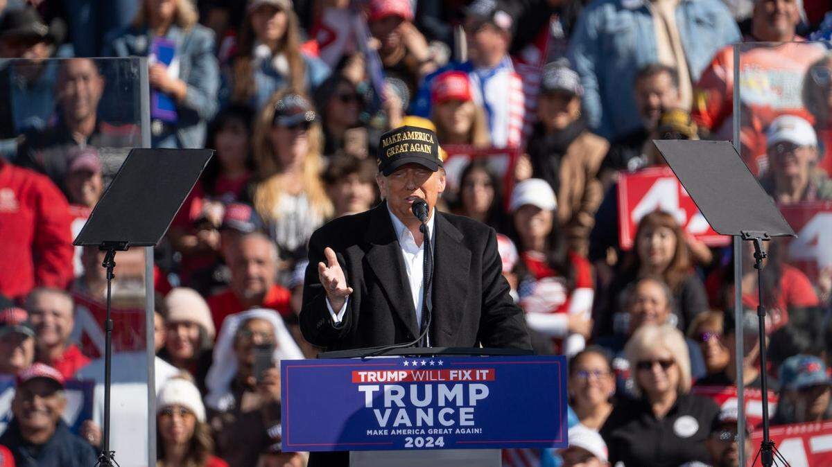 EL CANDIDATO presidencial republicano, Donald Trump da un discurso en un mitin en Albuquerque, Nuevo México el jueves 31 de octubre de 2024.