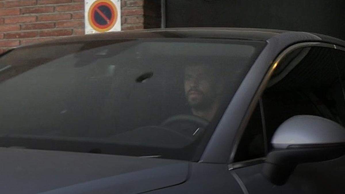 Gerard Piqué, saliendo en coche de la casa en la que se ha instalado tras su separación de Shakira Europa Press Reportajes / Europa Press 08/6/2022