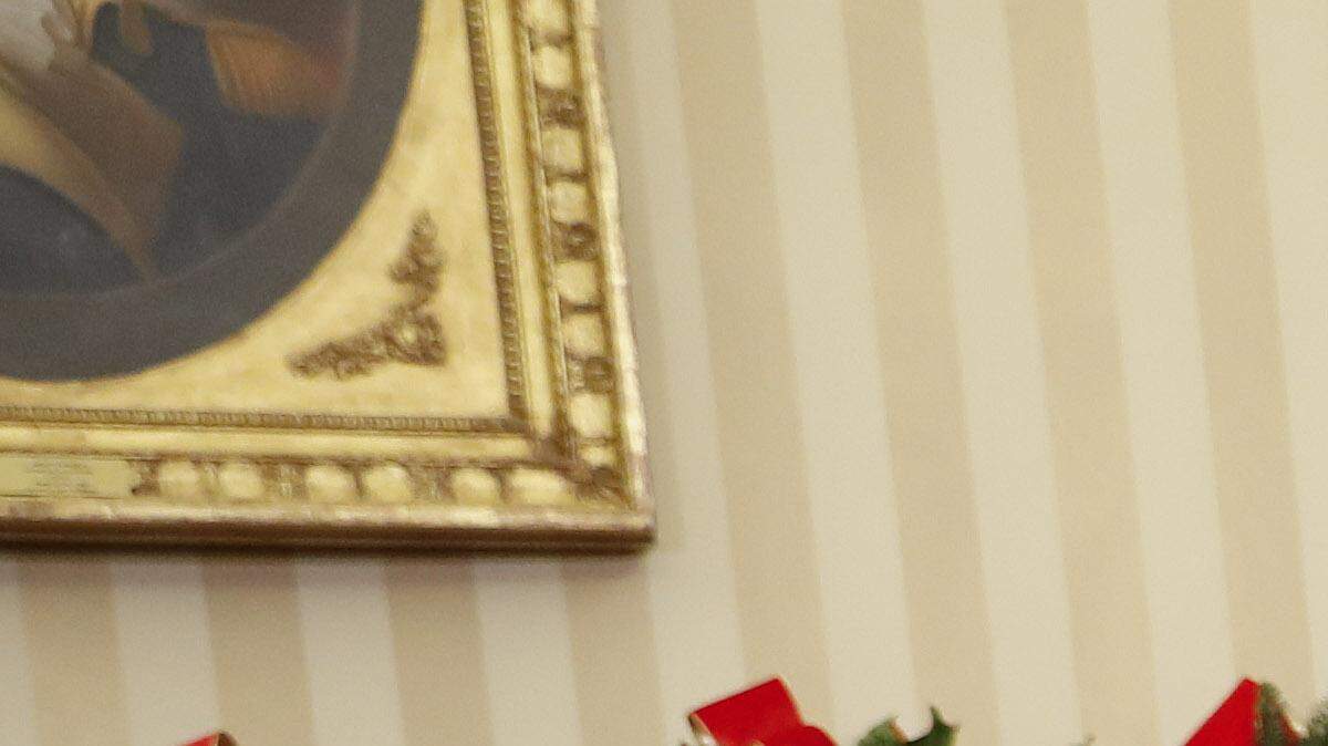 Barack Obama se reúne con los ganadores del Premio Nobel de 2016 en la Oficina Oval de la Casa Blanca en Washington, el miércoles 30 de noviembre de 2016. 