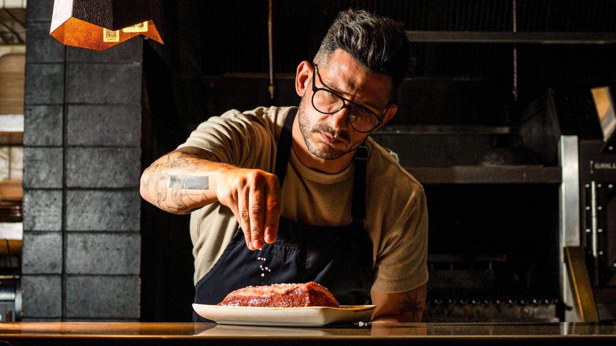 Celebra a papá con una experiencia gastronómica a fuego abierto, cortesía del chef Giorgio Rapicavoli.