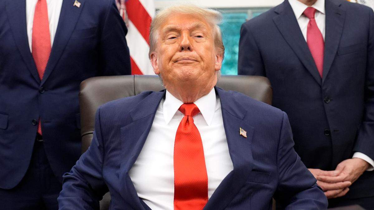 El presidente de Estados Unidos, Donald Trump participa en una reunión con los ministros de Relaciones Exteriores de Congo y Ruanda en la Oficina Oval de la Casa Blanca, en Washington, el 27 de junio de 2025.