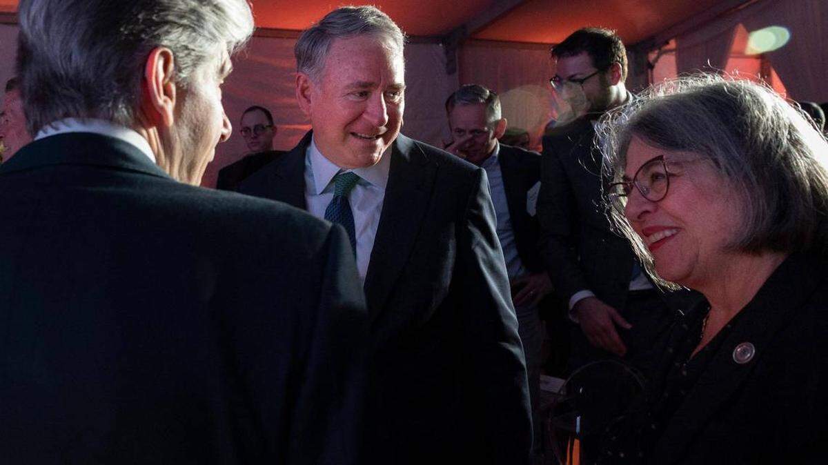 El multimillonario Ken Griffin, el principal donante político del 2024 en Miami-Dade, junto a la alcaldesa del Condado Miami-Dade Daniella Levine Cava.