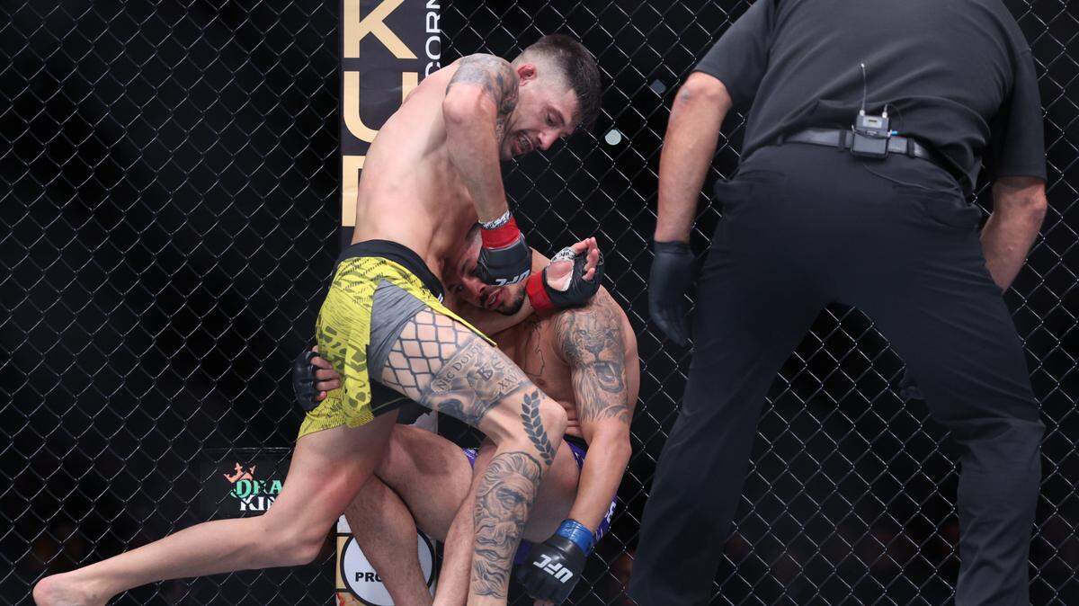 El asturiano Joel Álvarez (izq.) se posicionó como la segunda figura más importante de la UFC en suelo ibérico al imponerse por nocaut técnico en el mismo primer asalto a Drakkar Klose.