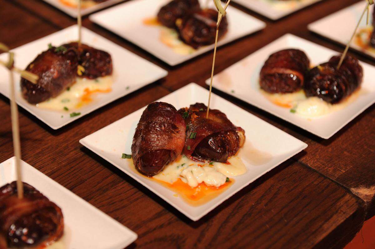 En esta fiesta a la italiana participan más de 24 de los mejores chefs del sur de Florida que sirven platos de varias regiones de Italia como el Piamonte, la Toscana, Cerdeña, la Campania y Sicilia.