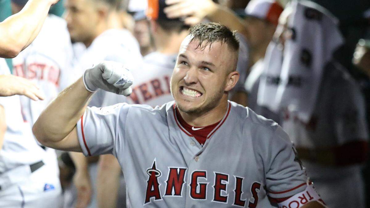 Mike Trout celebra tras pegar un cuadrangular por la Liga Americana ante la Liga Nacional, en el Juego de las Estrellas efectuado el 17 de julio de 2018, en Washington.