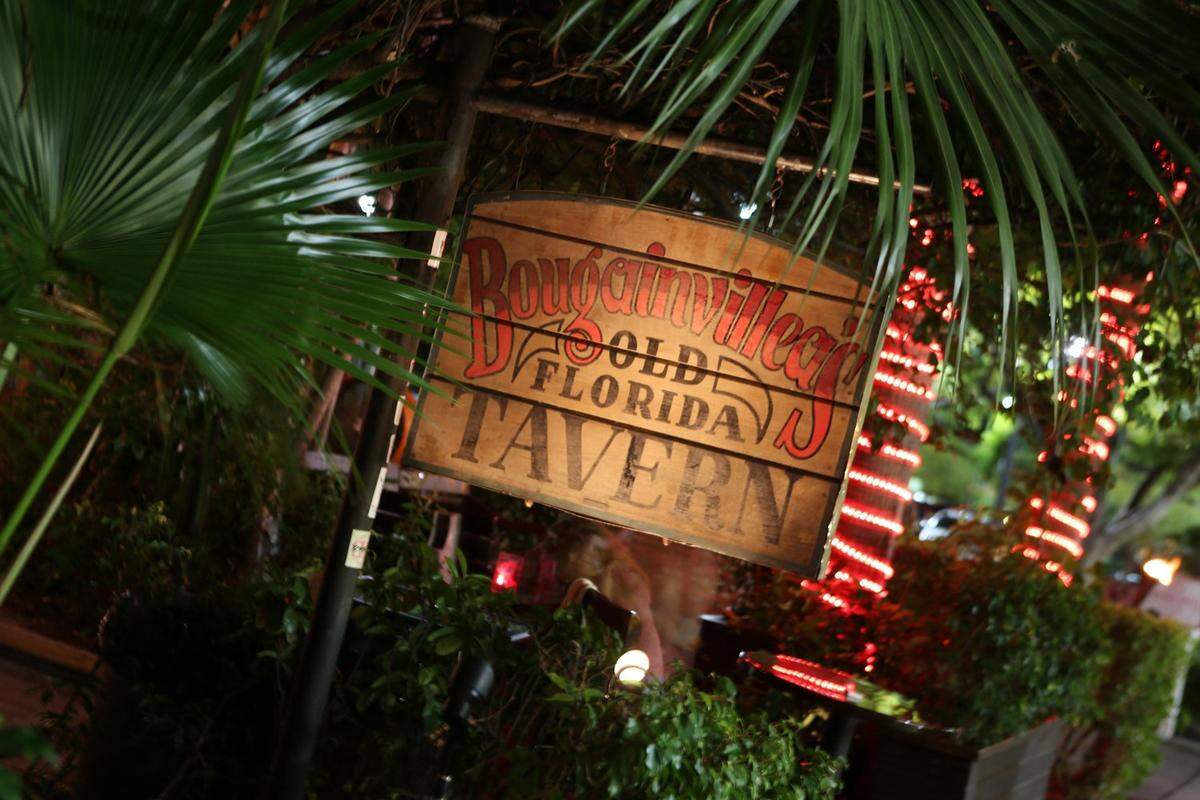 Conocido como Bougie’s,&nbsp;el&nbsp;Bougainvillea’s Old Florida Tavern este bar ofrece los miércoles tragos y cervezas Bud Light gratis para las féminas, de 10 p.m. a 2 a.m.