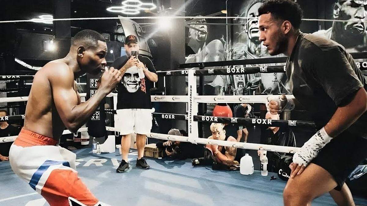 David Benavídez (der.) y Guillermo Rigondeaux han compartido entrenamiento en el gimnasio BOXR, pues el “Mexican Monster’’ reside en Miami desde hace un buen tiempo y realiza en esa instalación su campamento para el choque contra el cubano David Morrell.