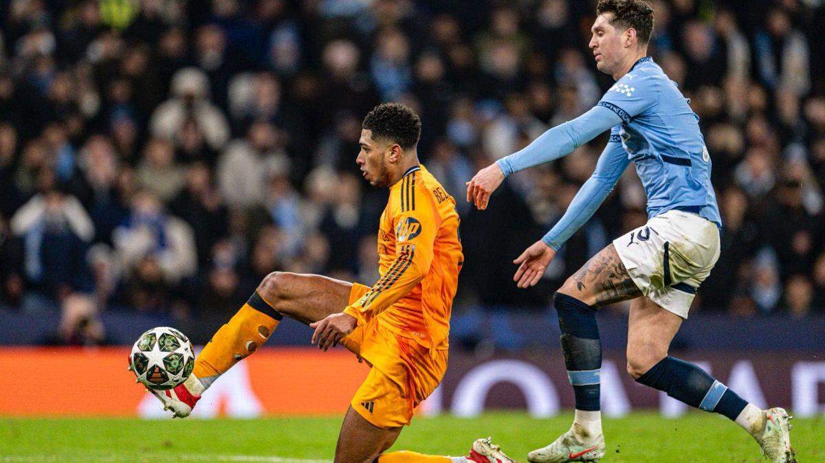 La implicación de los atacantes en la defensa y el compromiso de una zaga de urgencias serán el miércoles las bazas del Real Madrid en la vuelta del playoff de la Champions League, para confirmar el 3-2 conseguido en la ida ante el Manchester City y sellar el pase a octavos de final.