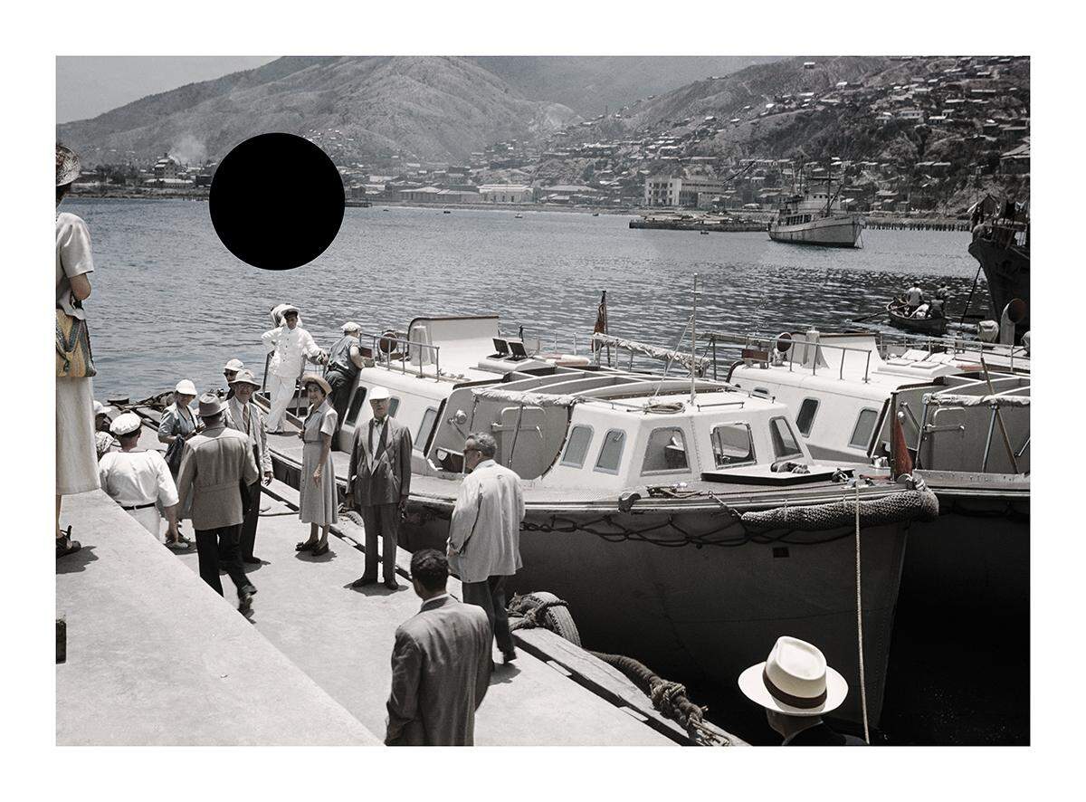 ‘An Old New Destination’, 2021, impresión de una diapositiva kodachrome enconrada y manipulada, edición de 3 más 2 pruebas de artista, 32 x 43 pulgadas.