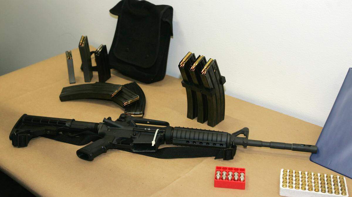 A pesar de la prolongada retención de Estados Unidos sobre la venta de armas a Haití, se calcula que en el país caribeño circulan unas 500,000 armas ilegales. Esta es una foto de archivo del tipo de fusiles semiautomáticos y cargadores que suelen confiscarse.