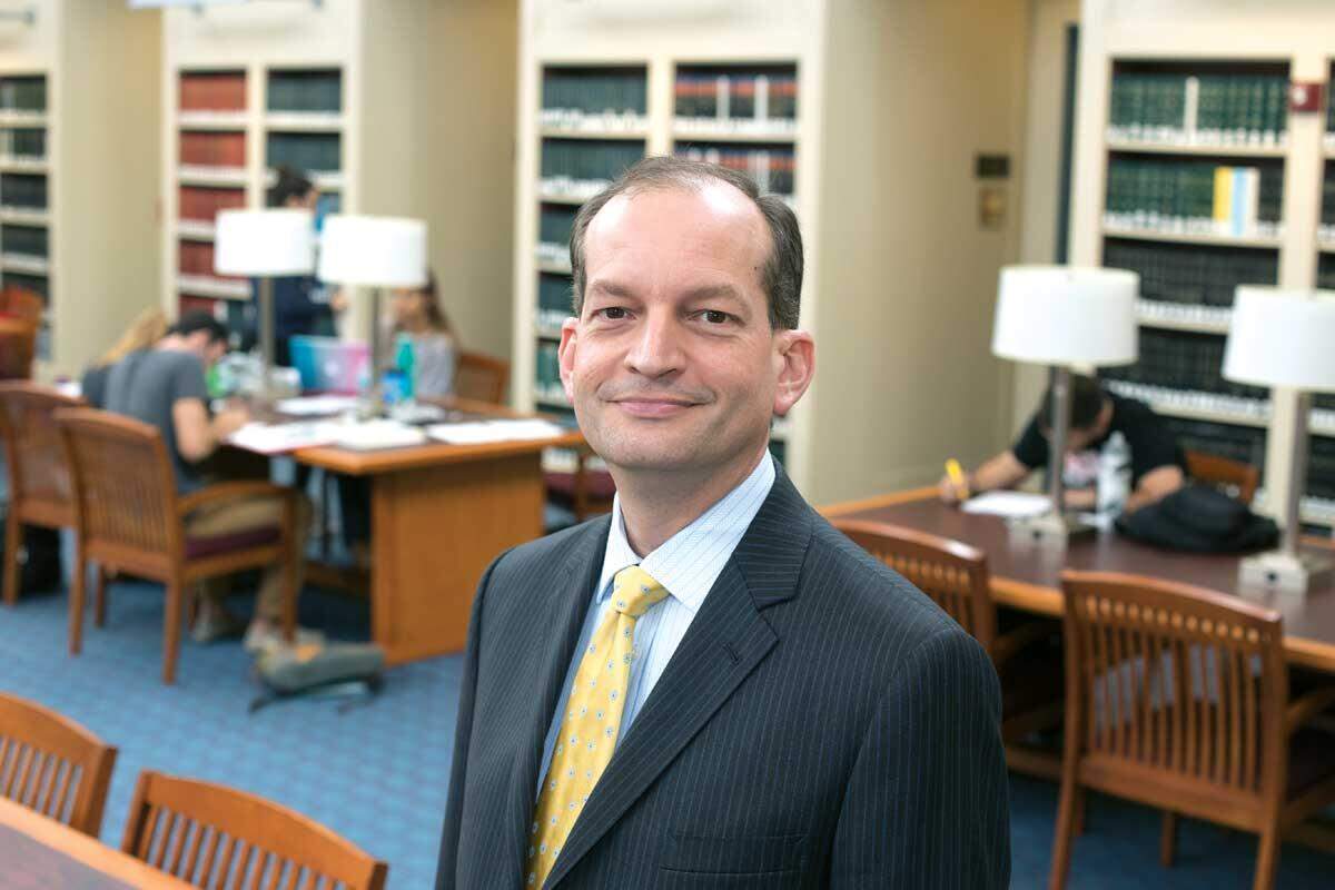 Alexander Acosta, ahora secretario del Trabajo del presidente Donald Trump, era fiscal federal del Distrito Sur de la Florida cuando negoció desactivar una pesquisa federal a Jeffrey Epstein.