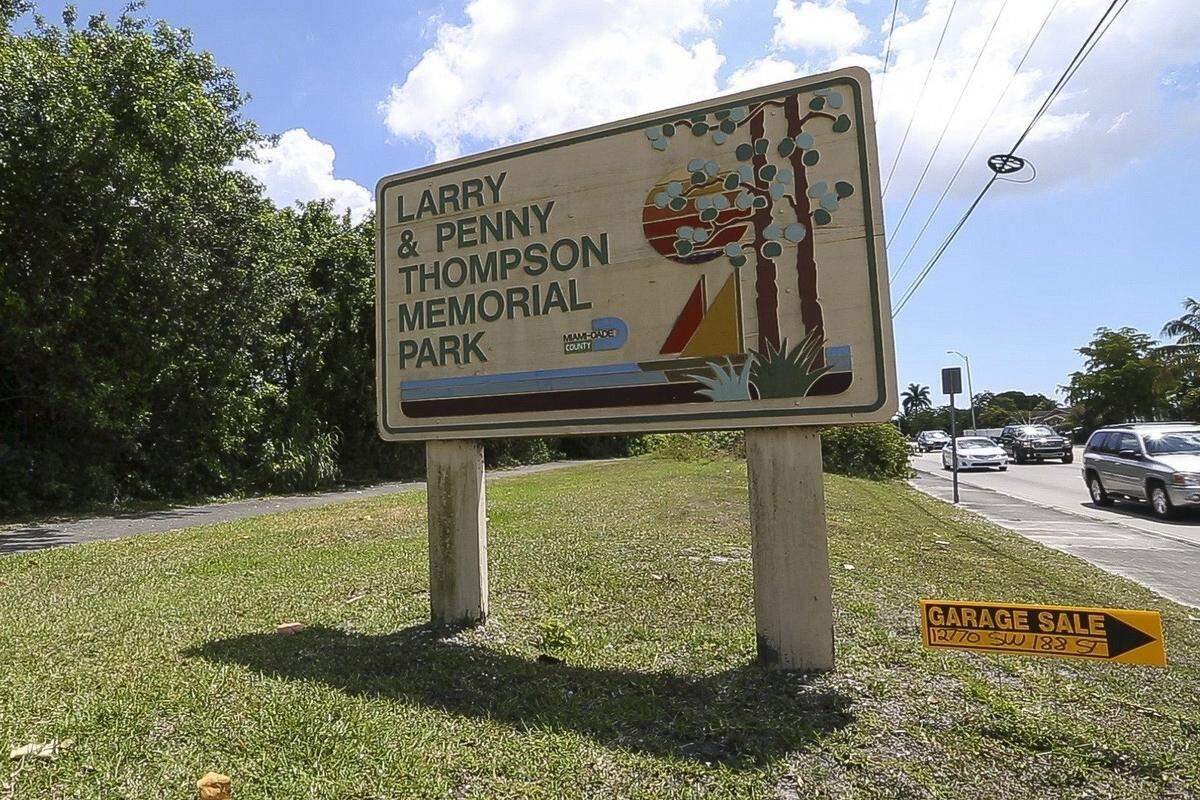 Larry & Penny Thompson Memorial Park en Kendall es un campamento de 27 acres que cuenta con bosques naturales del sur de Florida.