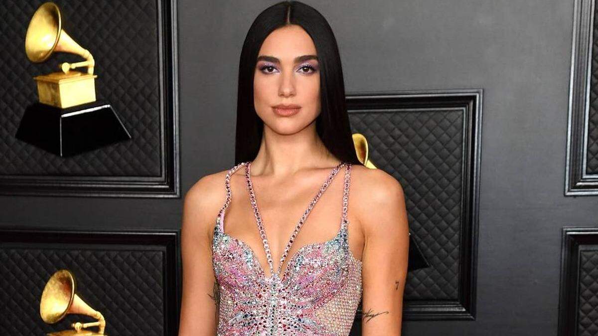 La cantante británica Dua Lipa ha hablado con frecuencia de los grandes beneficios de la meditación. 