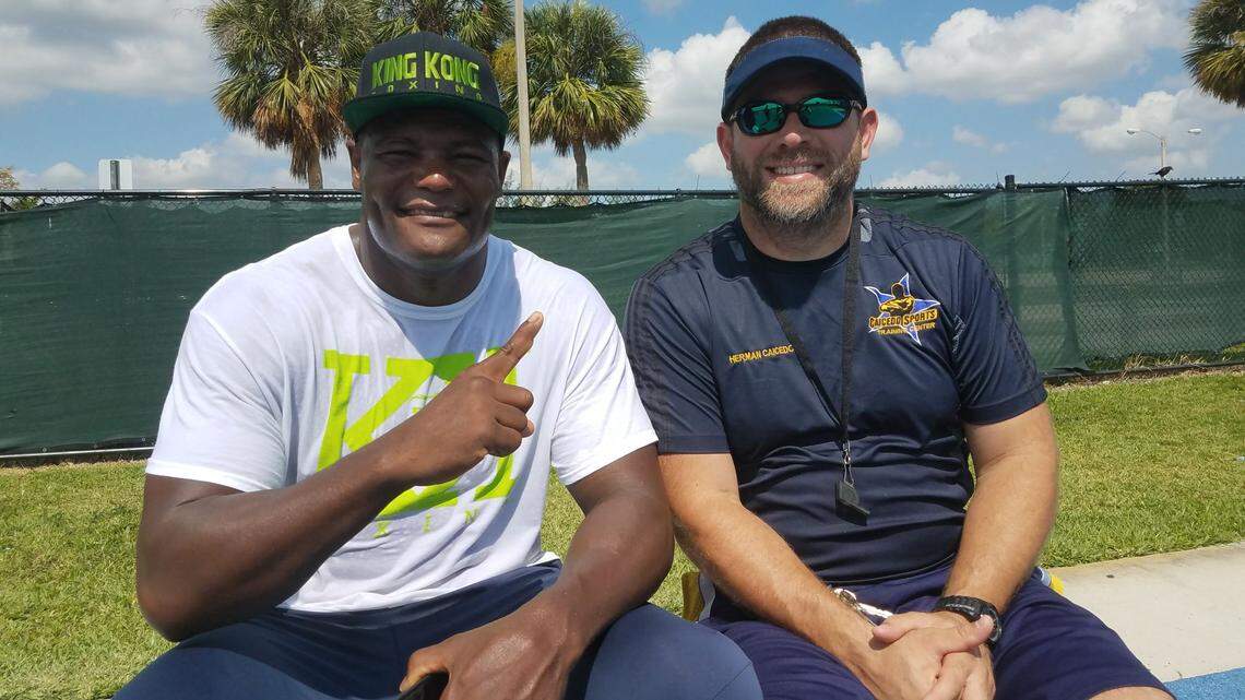 GERMÁN CAICEDO (der.) durante un entrenamiento con Luis Ortiz en Miami.