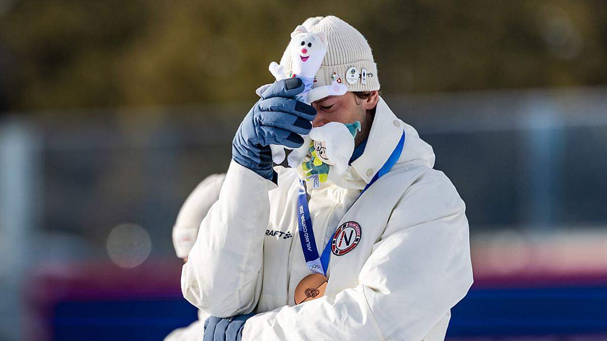 El noruego Sturla Holm Laegreid, que ganó este martes la medalla de bronce en la prueba combinada de esquí de fondo y tiro con rifle de veinte kilómetros en los Juegos Olímpicos de Invierno de Milán Cortina (Italia), hizo pública entre lágrimas una infidelidad a su pareja.