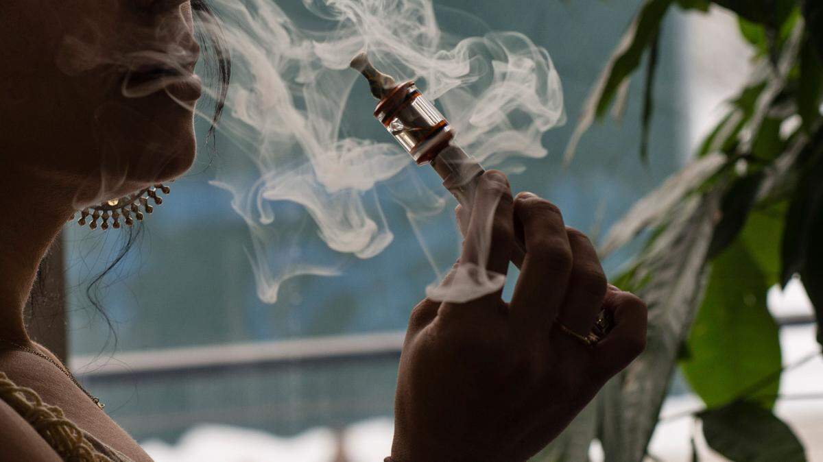 los compuestos de sabor del tabaco encontrados en el “líquido” de los cigarrillos electrónicos aumenta la inflamación en las células endoteliales que recubren la superficie interior de los vasos sanguíneos y de los vasos linfáticos, y pueden causar toxicidad cardiovascular.