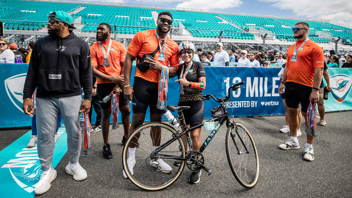 Los Dolphins se encaminan a superar los $100 millones en su programa para combatir una mortal enfermedad