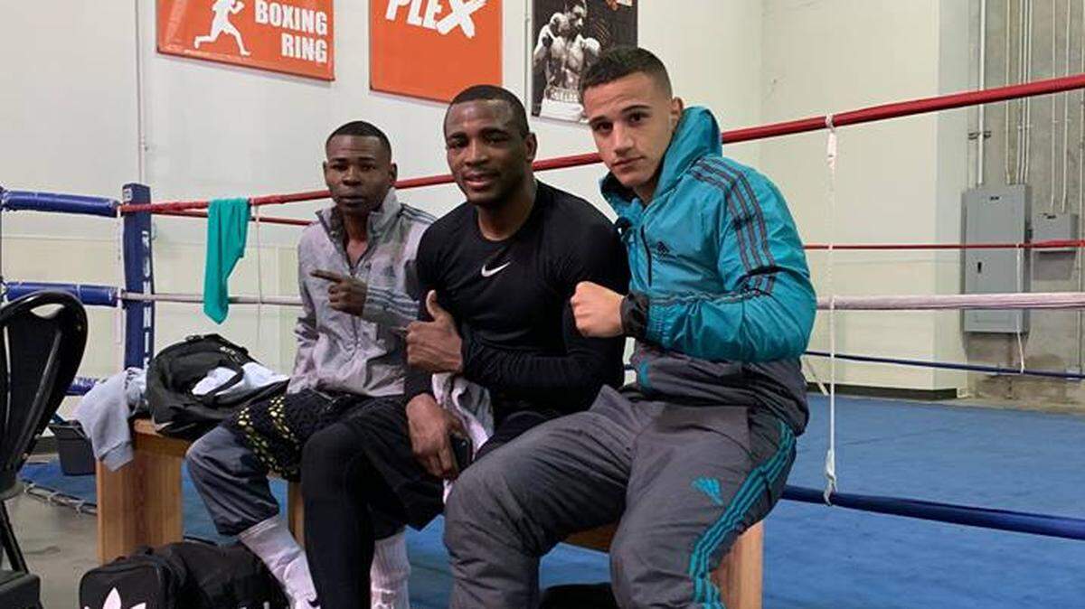 LOS BOXEADORES cubanos Guillermo Rigondeaux,  Erislandy Lara y Eduardo Pérez (de izq. a der.) en el gimnasio de Ronnie Shields en Houston.