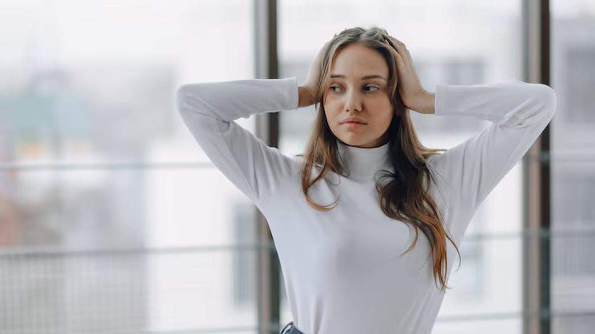 Muchas mujeres se dicen mentiras debido a la falta de confianza en sí mismas. Quienes poseen seguridad enfrentan la verdad, por eso, te motivo a que te sinceres y dejes las mentiras a un lado. 