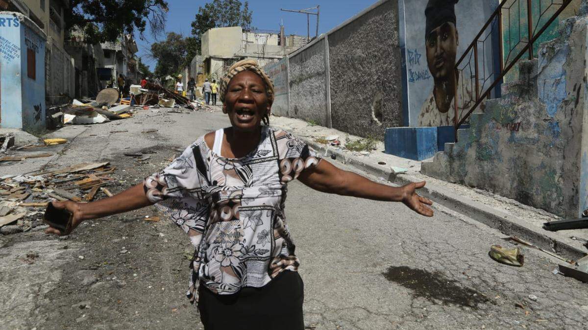 Rose Marie Michel, de 73 años, visitó Delmas 30 para ver si podía regresar. Pero las bandas habían arrasado su hogar. Ha vivido en el vecindario de Puerto Príncipe desde 1974. 