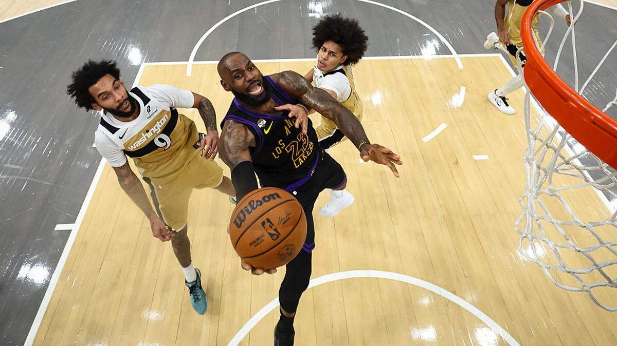 Tras ser descartado como titular por primera vez desde 2004, LeBron James fue escogido este domingo como uno de los jugadores reserva para el Juego de las Estrellas de la NBA, el 15 de febrero en Los Angeles.