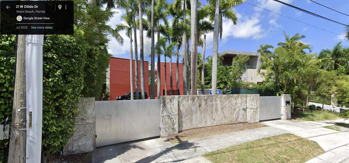 Paulina Rubio sold her residence overlooking Biscayne Bay, located on one of the Venetian Islands, which was designed by her former partner, the Spanish architect Ricardo Bofill Jr.