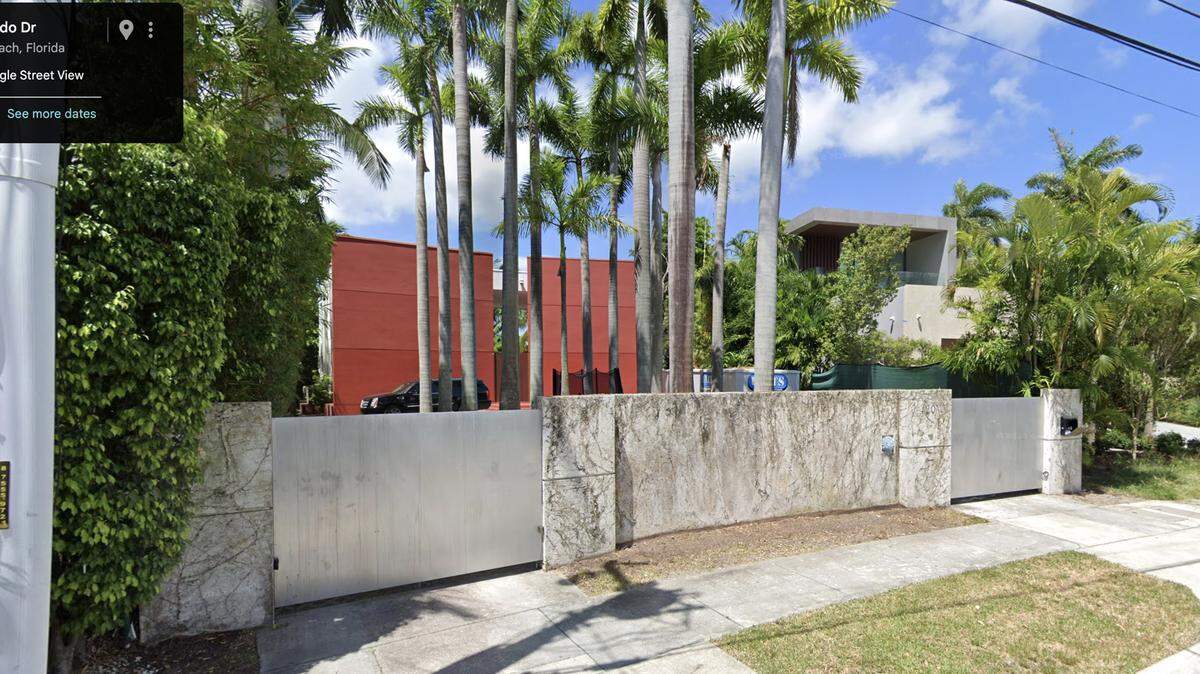 Paulina Rubio vendió su residencia frente a la bahía de Biscayne, ubicada en una de las islas Venetian, diseñada por quien fue su pareja, el arquitecto español Ricardo Bofill.