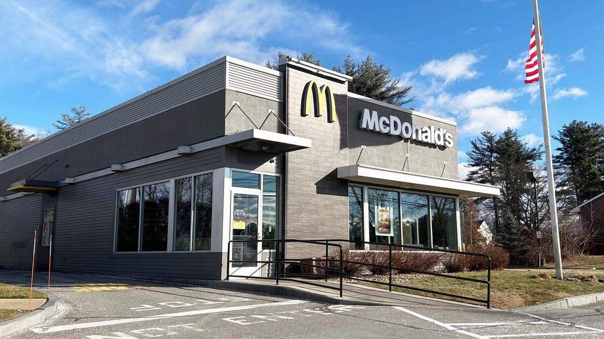Un grupo conservador interpuso este lunes una demanda en Estados Unidos contra McDonald’s por un programa de becas para estudiantes hispanos y latinos al considerarlo discriminatorio con otras razas.