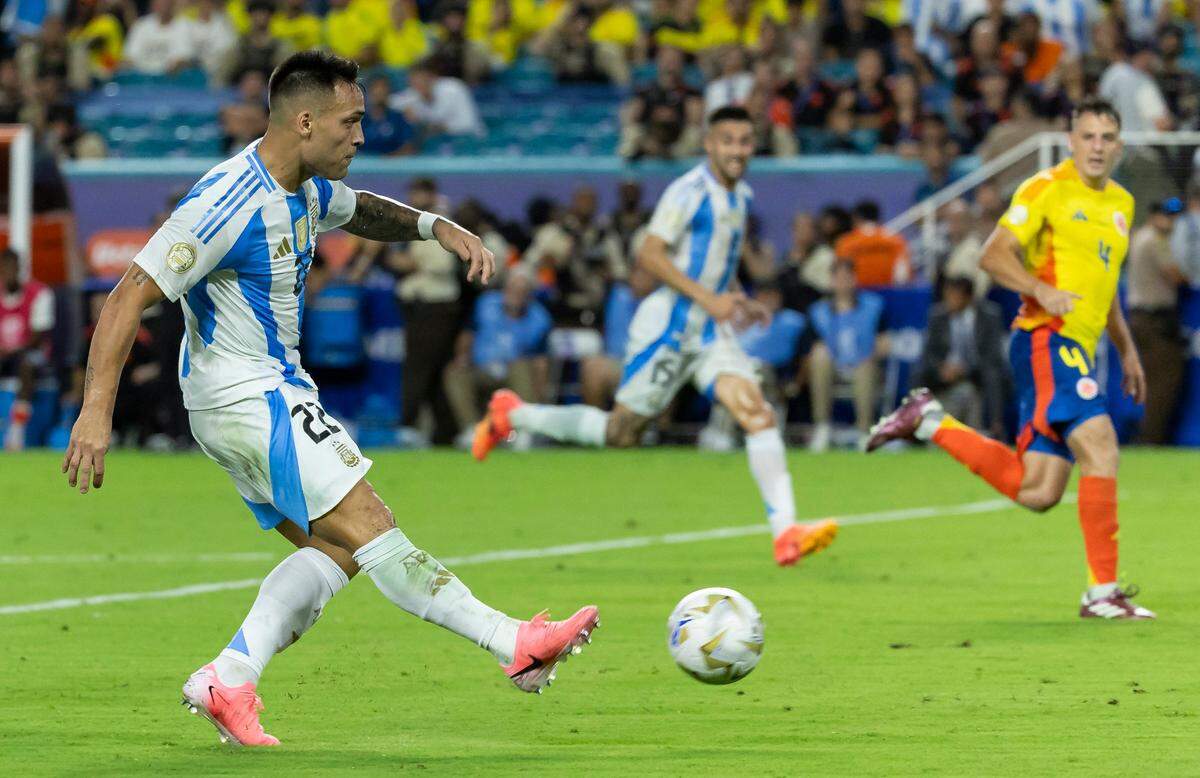 El delantero de Argentina Lautaro Martínez anotó el gol del triunfo 1-0 ante Colombia en la final de la Copa América celebrada el 14 de julio de 2024 en el Hard Rock Stadium en Miami Gardens, Florida.
