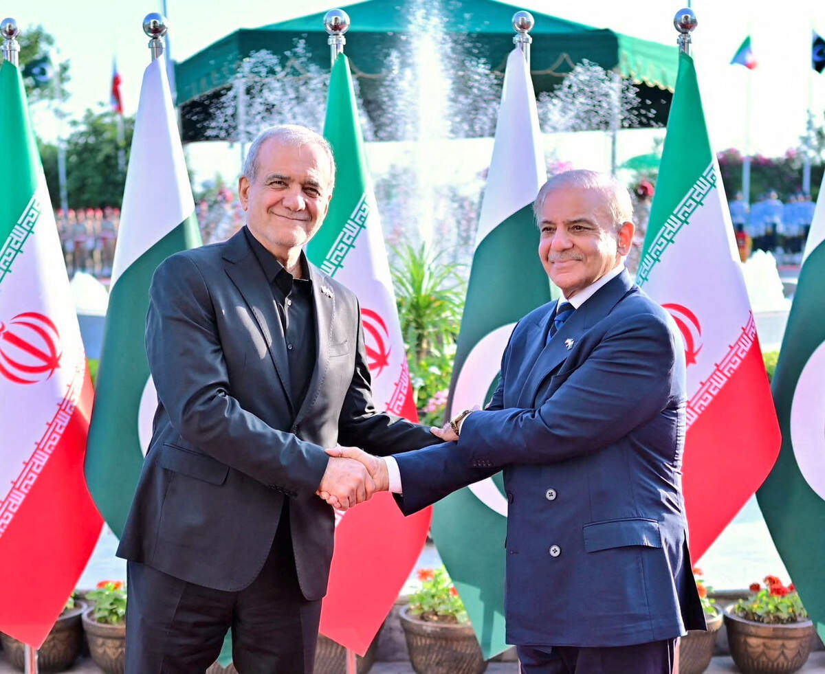 El Primer Ministro de Pakistán, Shehbaz Sharif, recibe al Presidente de Irán, Masoud Pezeshkian, a su llegada a la Casa del Primer Ministro en Islamabad, Pakistán, el 23 de junio de 2026.