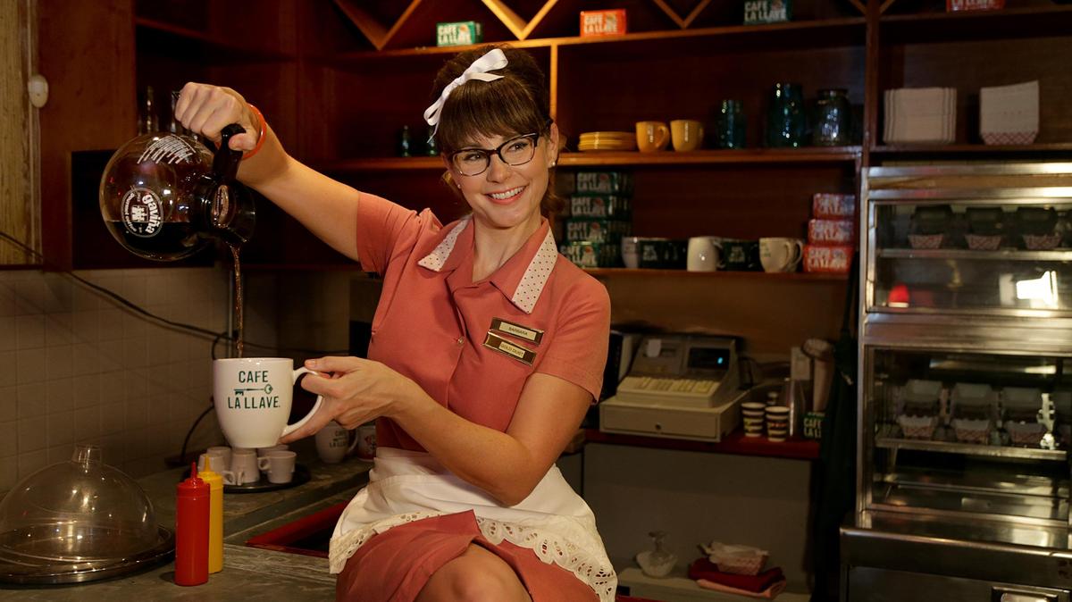 La actriz Coley Campany protagoniza “La camarera”, uno de los actos de ‘Miami Motel Stories: MiMo’ que tienen como escenario el Gold Dust Motel de Biscayne Boulevard.