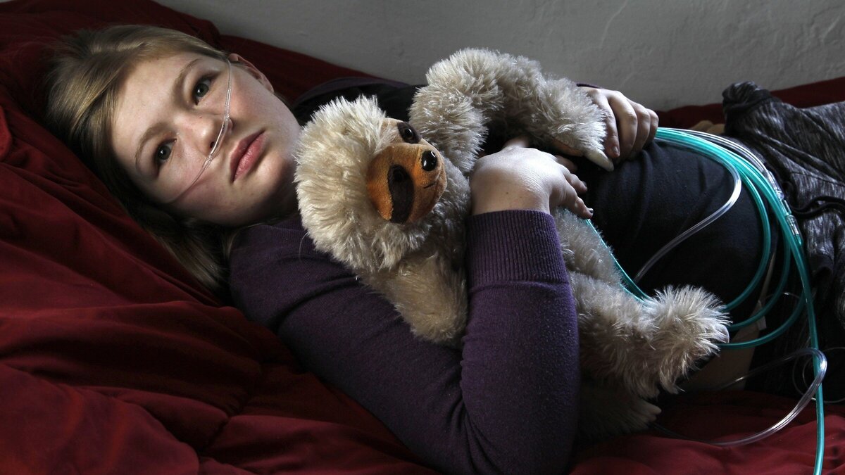 Rebekah Lewis, 17, is connected to an oxygen machine and rarely gets to leave the house because her family can’t afford a motorized scooter or a portable oxygen machine.