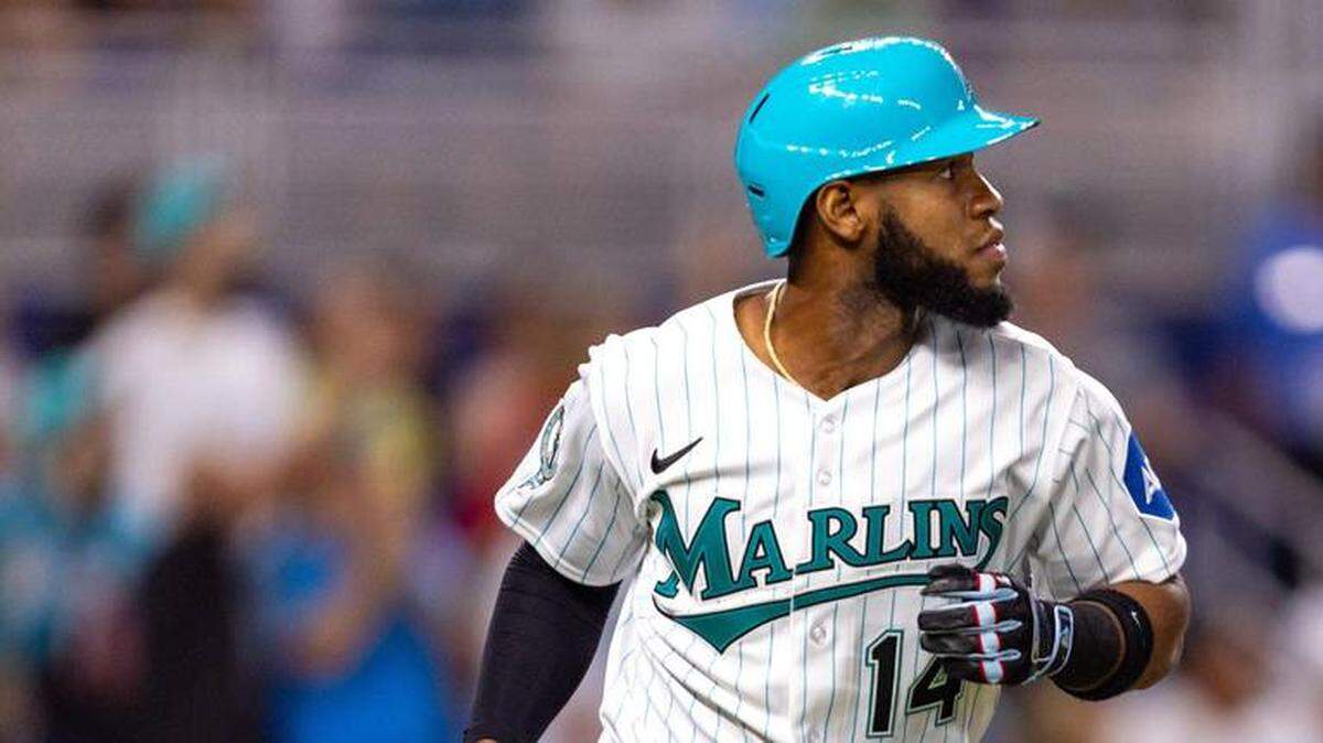 BRYAN DE LA CRUZ fue clave en la ofensiva de los peces con cuadrangular y doble