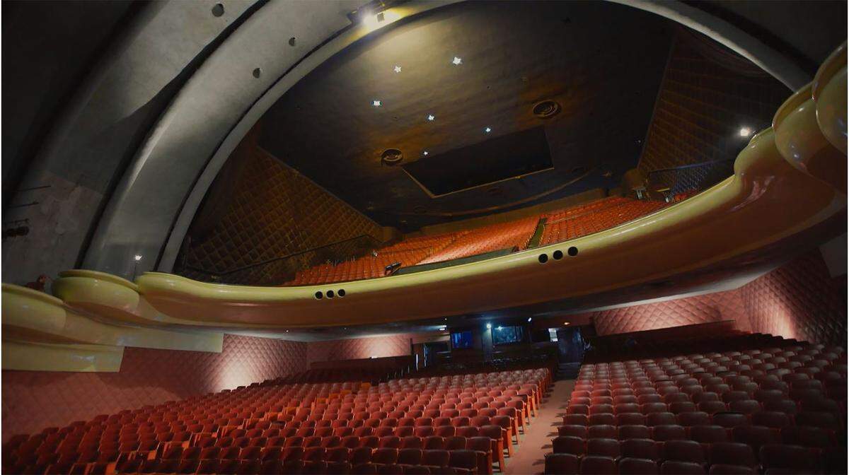 El interior del cine América se asemeja con el del Radio City Music Hall de Nueva York.