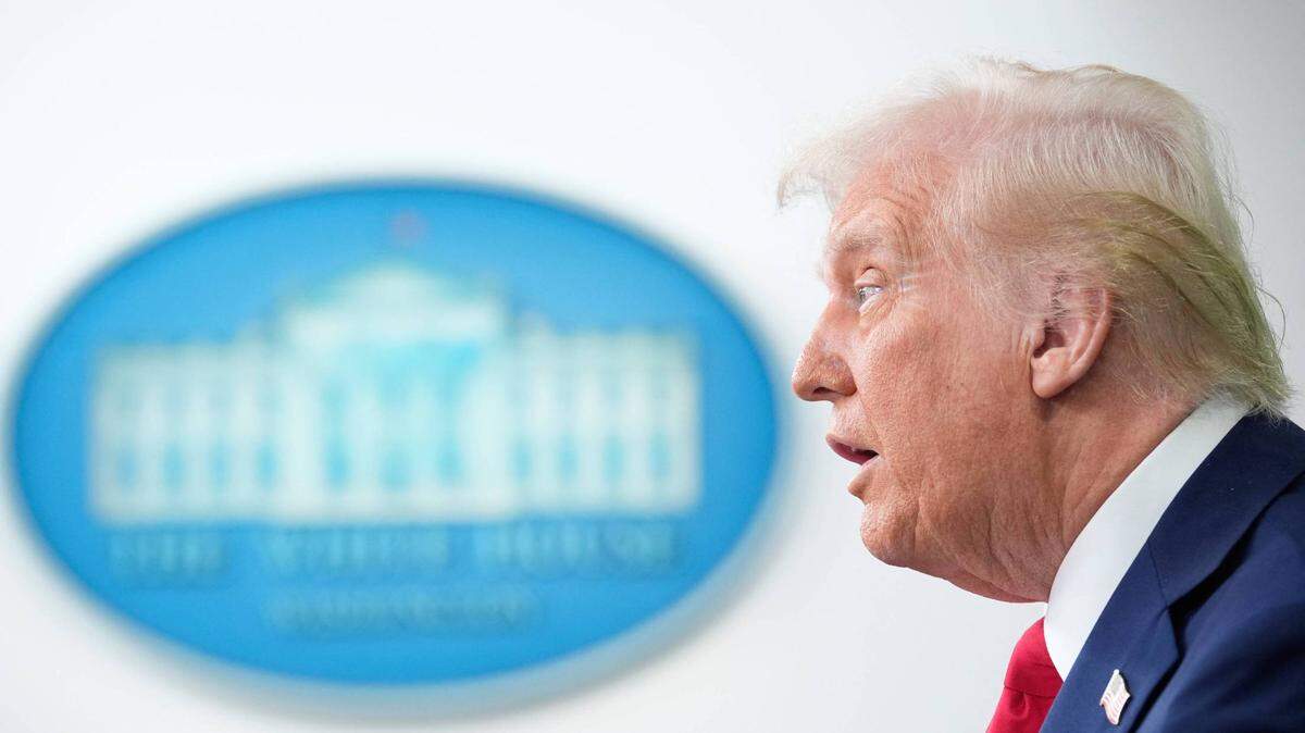 El presidente de los Estados Unidos, Donald Trump, habla sobre una colisión entre un avión de pasajeros de American Airlines y un helicóptero del Ejército durante una rueda de prensa en la Casa Blanca en Washington el 30 de enero de 2025. Foto de Yuri Gripas/Abaca/Sipa USA