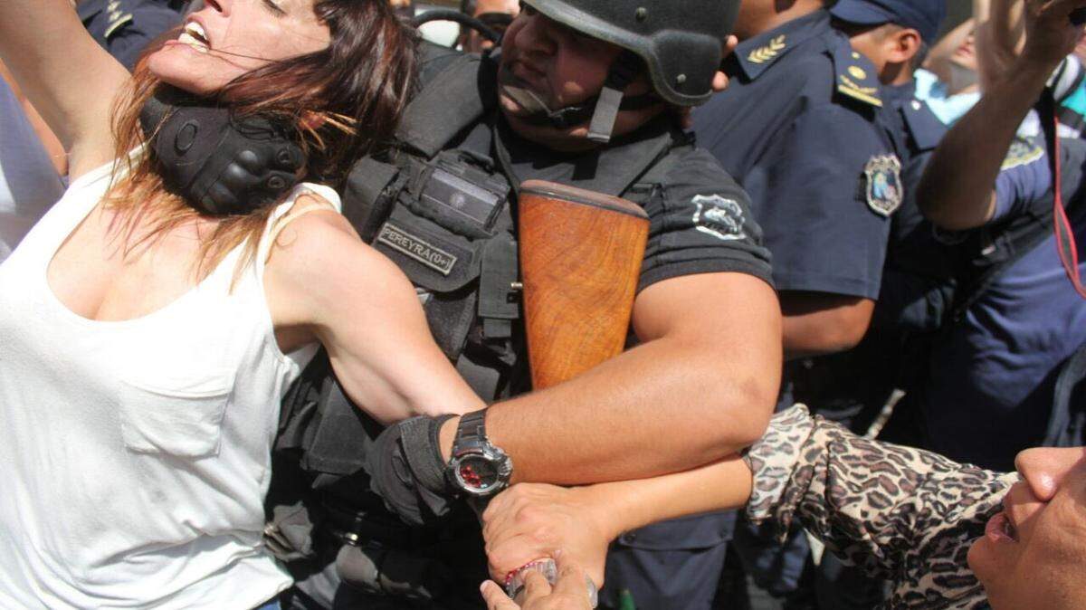 Venezuela repudia el episodio registrado el miércoles en la provincia argentina de Jujuy, donde, afirma, Mayra Mendoza “fue agredida y notoriamente maltratada por parte de fuerzas de policía provincial”.