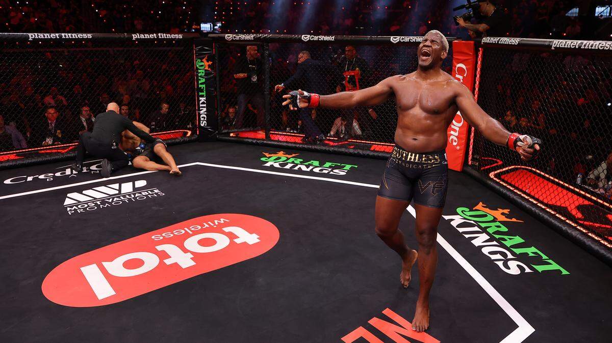 Robelis Despaigne le propinó un espectacular nocaut a Junior Dos Santos, el sábado en la velada de Netflix. 