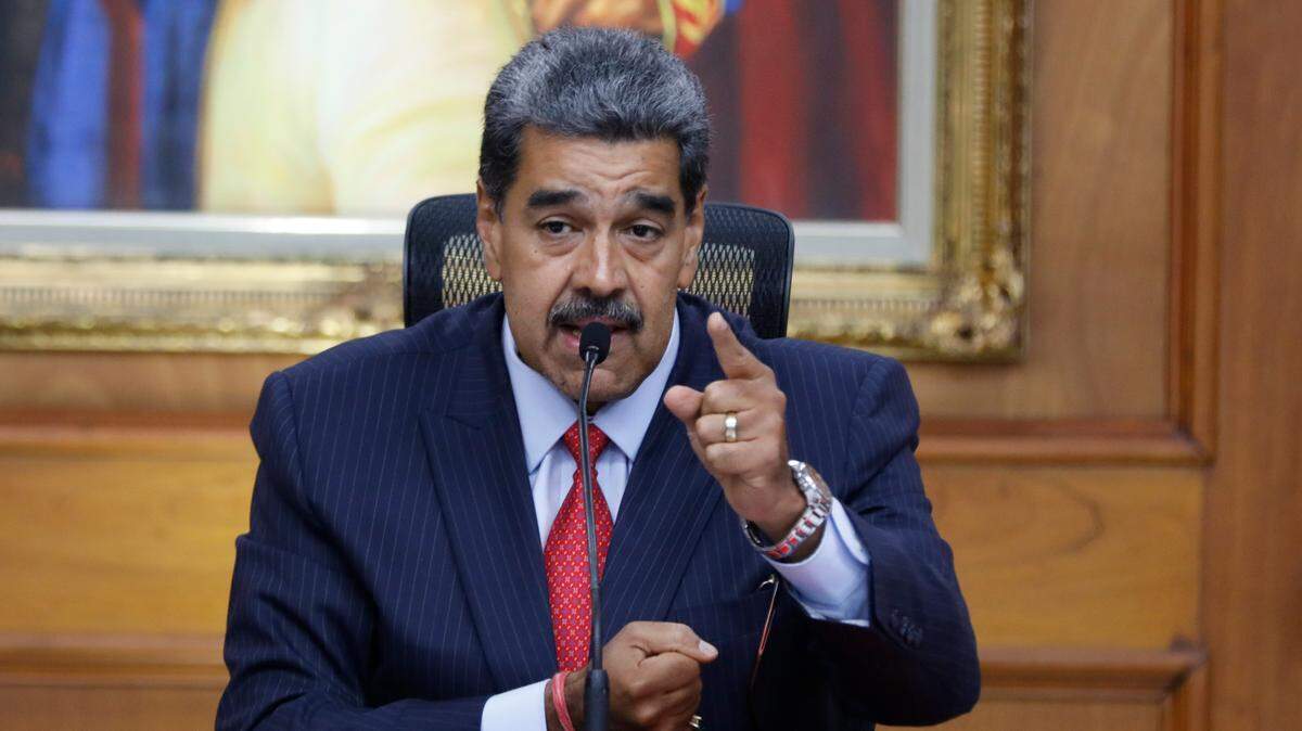 El presidente venezolano, Nicolás Maduro, habla en una conferencia de prensa en el palacio presidencial de Miraflores, tres días después de su controvertida reelección. 