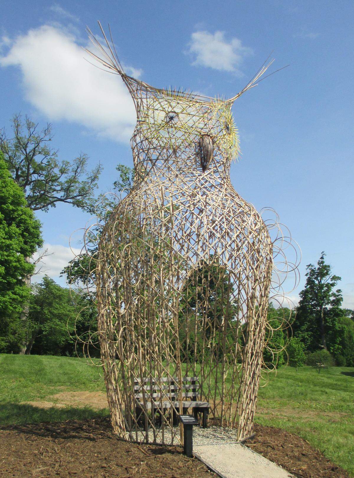 Exhibición “Avian Oasis” del artista Myth Makers presenta seis magníficas esculturas de aves de bambú, cada una de hasta 30 pies de altura, del 18 de noviembre al 23 de mayo.