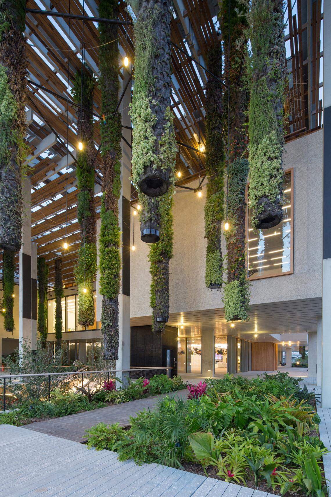 Espectacular jardín colgante en el patio del PAMM.