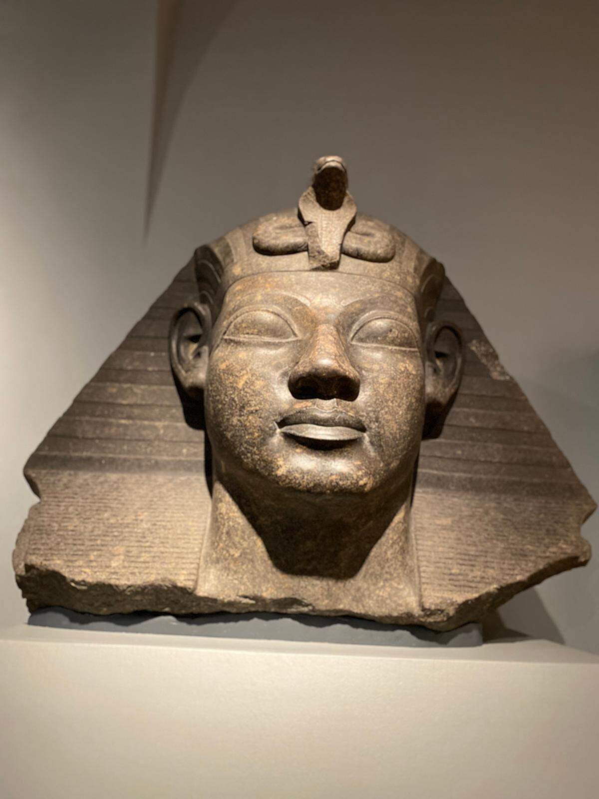 Cabeza de Faraón en el Penn Museum de Arqueología y Antropología.