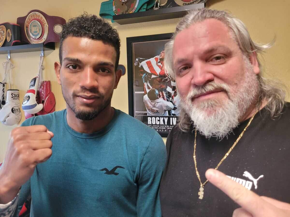Idalberto Umara junto a su entrenador Osmiri Fernández.