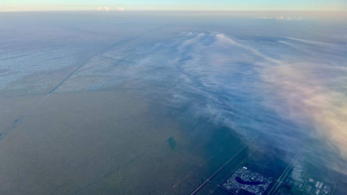 Los incendios en el Área de Conservación de Agua del Norte 3 (WCA-3), cerca de Weston, desde un avión esta mañana.