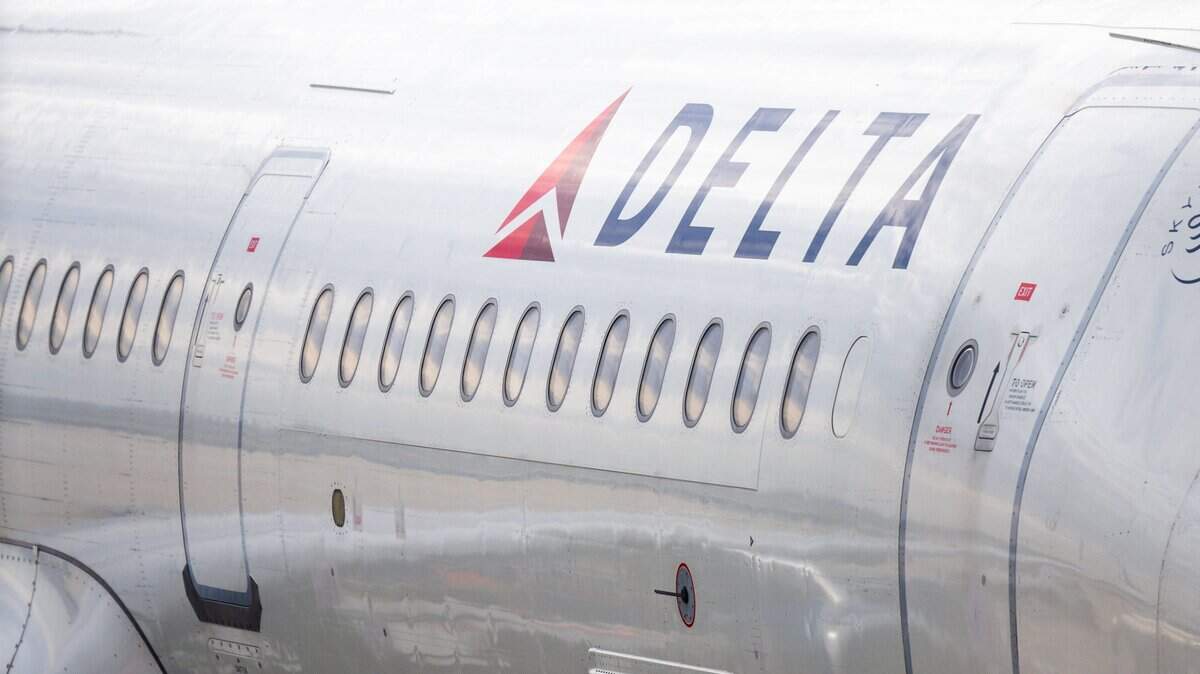 ARCHIVO. Un avión de Delta Airlines está estacionado en una puerta del Aeropuerto Internacional Austin-Bergstrom el 12 de enero de 2026 en Austin, Texas.