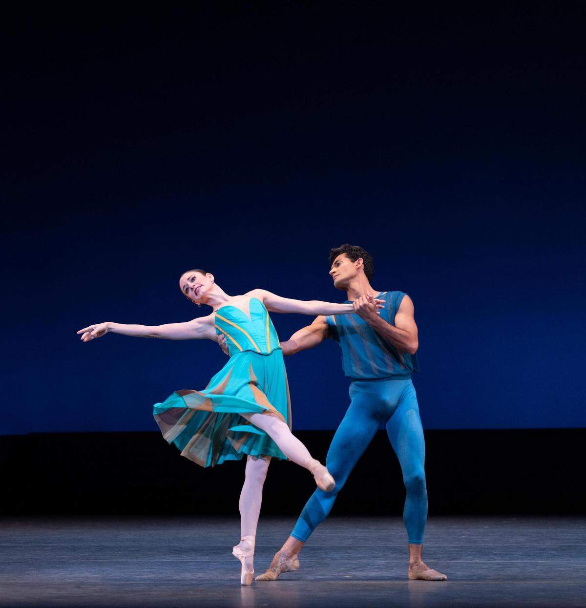 Jennifer Lauren y Renán Cerdeiro en “PAGANINI, In Play”, coreografía de Durante Verzola.