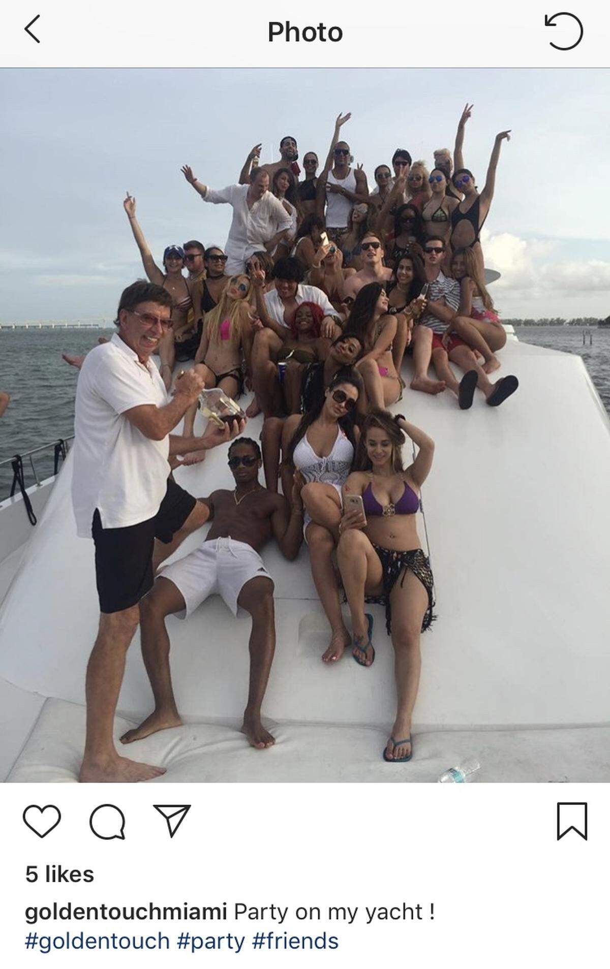Randy Postma, dueño del yate Golden Touch, enfrenta cargos federales relacionados con operar ilegalmente un yate fletado para cruceros.
