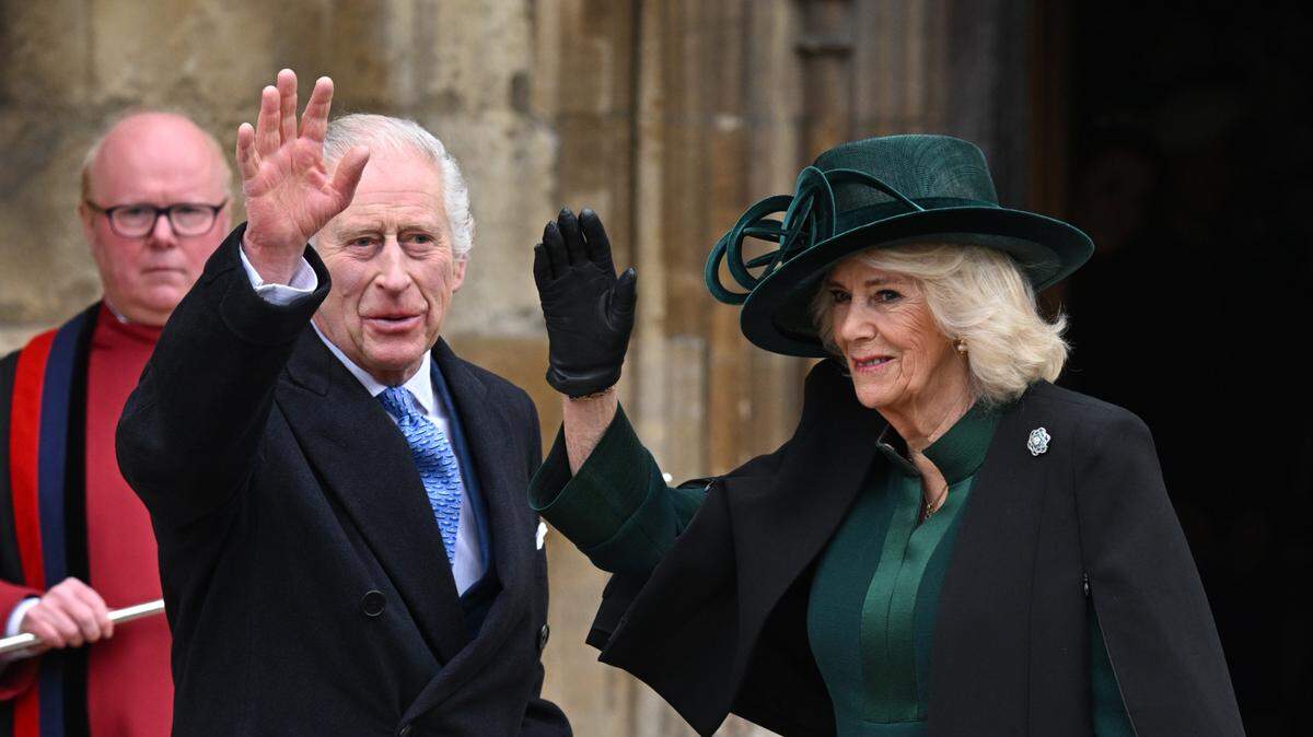 El Rey Carlos III del Reino Unido y la reina Camila asisten a la misa de Pascua en la iglesia de San Jorge del castillo de Windsor, el domingo 31 de marzo de 2024.