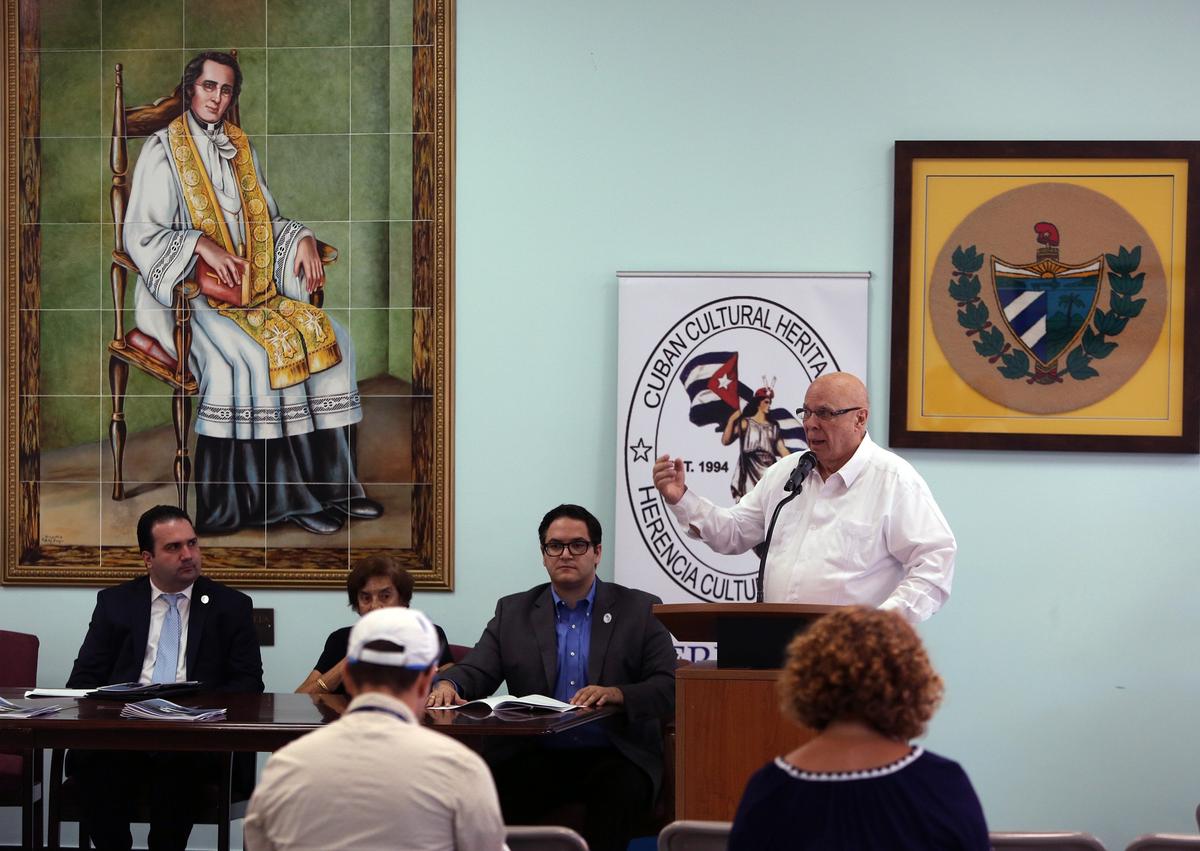 El historiador Pedro Roig participó en el panel que dio a conocer el informe de la organización Herencia Cultural Cubana sobre el deterioro del patrimonio cultural cubano, el martes 24 de julio de 2018, en el salón Félix Varela de la Ermita de la Caridad, en Miami.