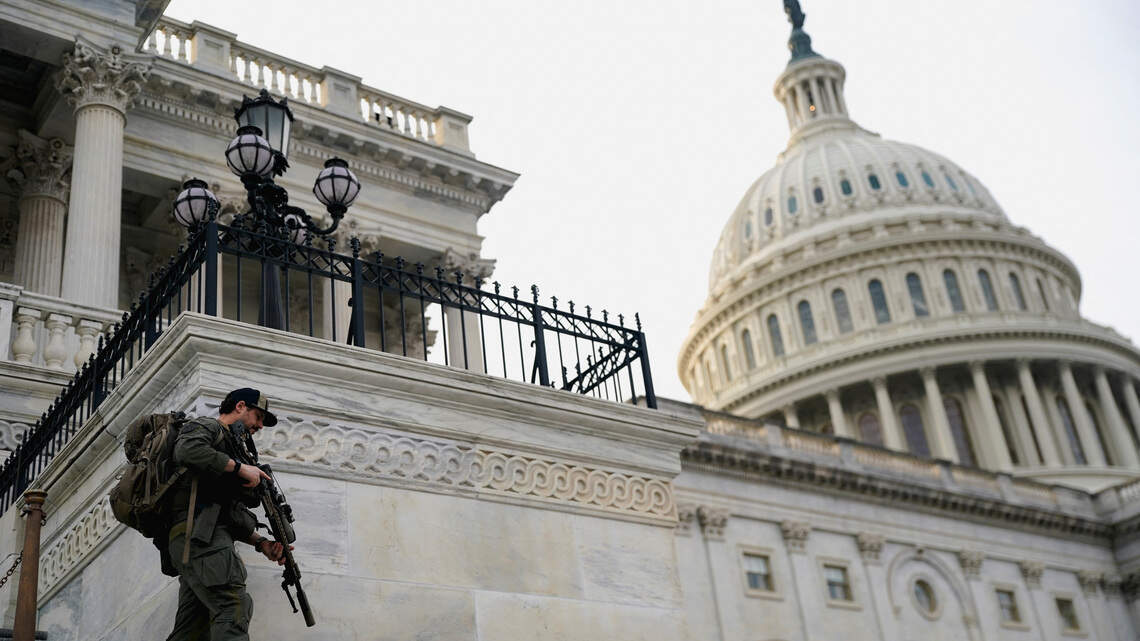 El Senado de EEUU vota por primera vez a favor de detener la guerra de Irán